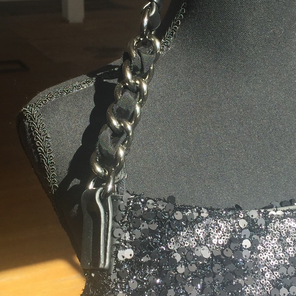 Black sequence simply Vera Wang handbag - Picture 3 of 6